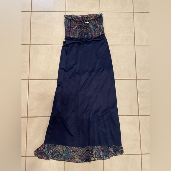 Appropriate behavior- maxi dress, blue paisley pattern, size medium - Picture 3 of 6